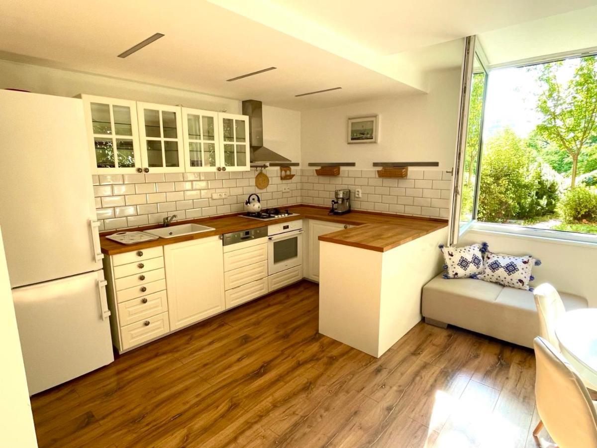 70M2 Romantic Living In The Old Town With Garden 브라티슬라바 외부 사진
