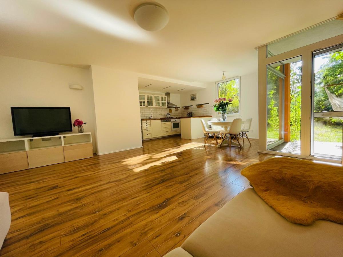 70M2 Romantic Living In The Old Town With Garden 브라티슬라바 외부 사진