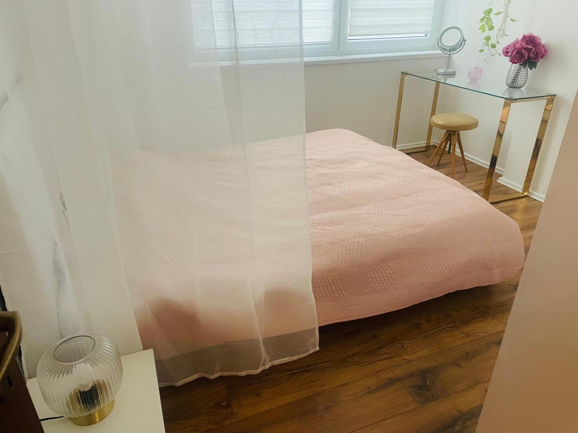 70M2 Romantic Living In The Old Town With Garden 브라티슬라바 외부 사진